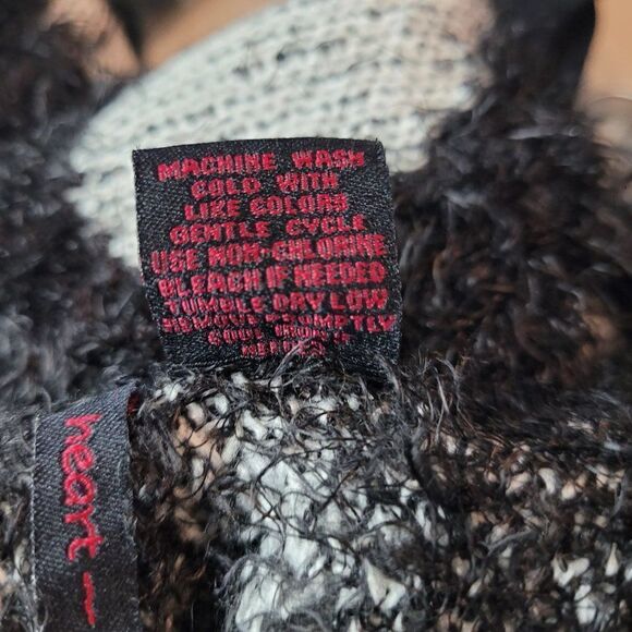 Vintage Fuzzy Eyelash Sweater‎ XS Black White Heart Stretch Whimsical Kidcore - Picture 10 of 11